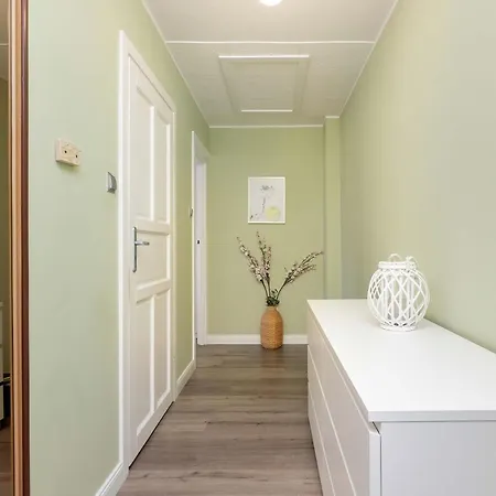 아파트 Jasminowy Stok Bright With Balcony By Renters